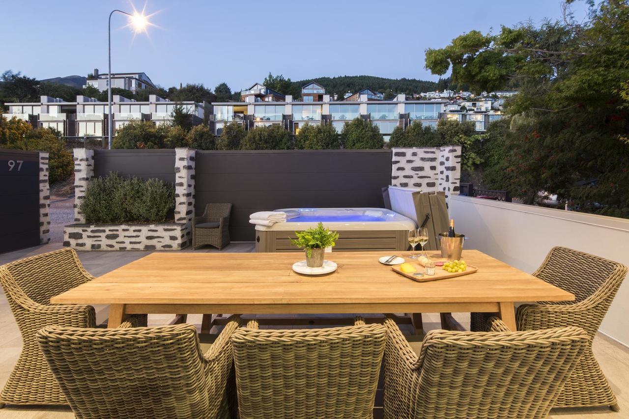 Lakefront Luxury By Amazing Accom Queenstown Bagian luar foto