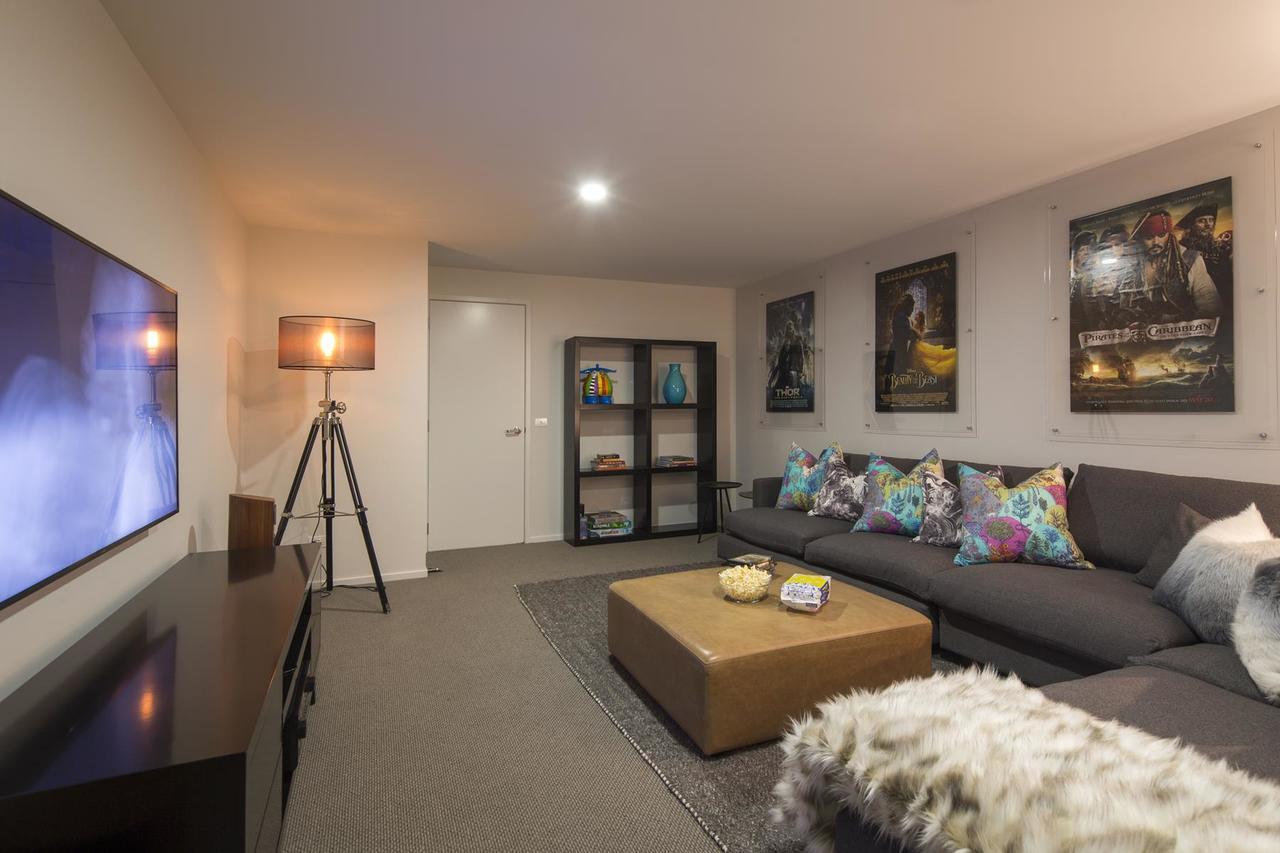 Lakefront Luxury By Amazing Accom Queenstown Bagian luar foto