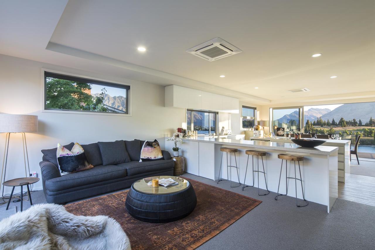 Lakefront Luxury By Amazing Accom Queenstown Bagian luar foto