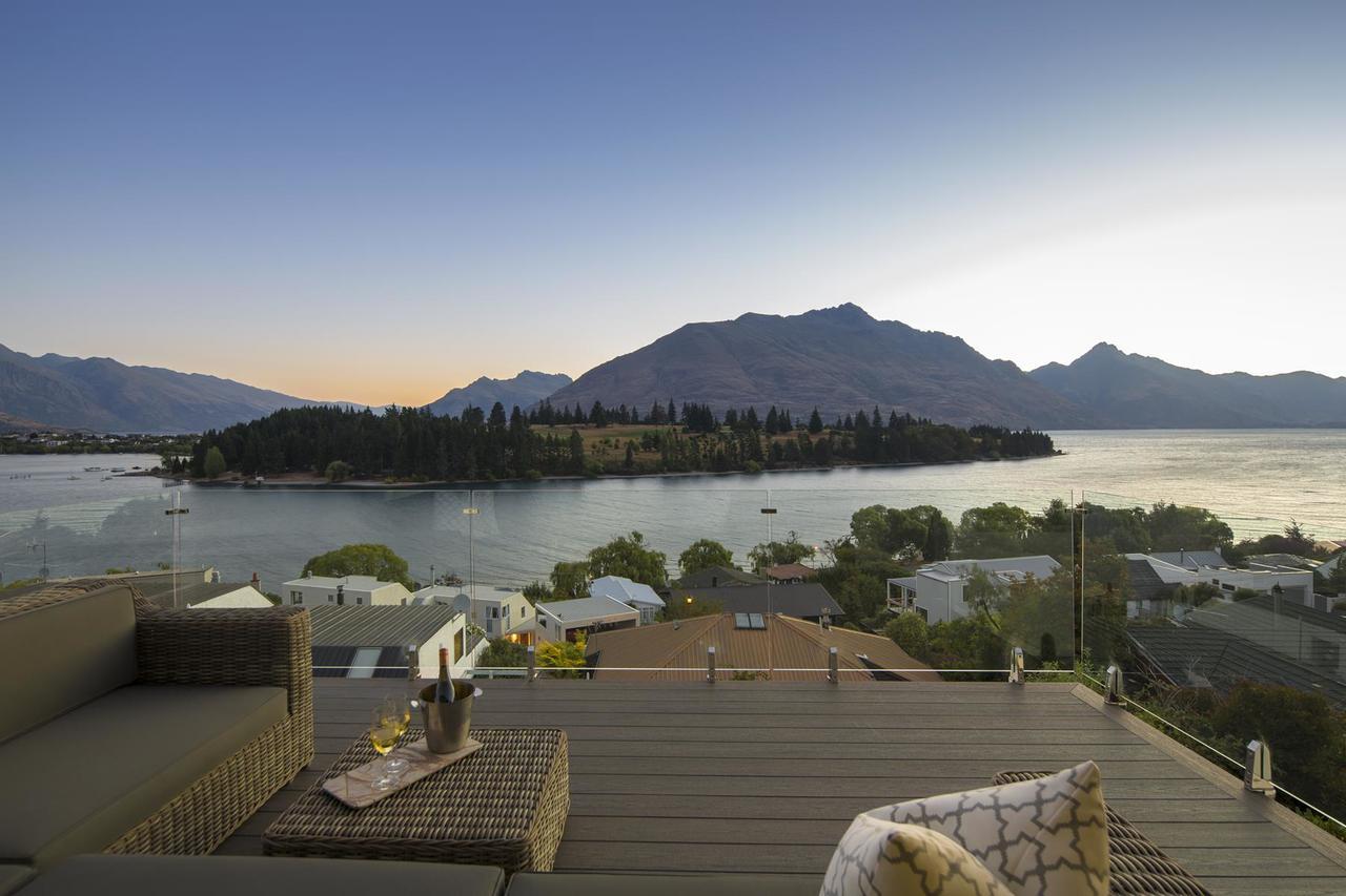 Lakefront Luxury By Amazing Accom Queenstown Bagian luar foto