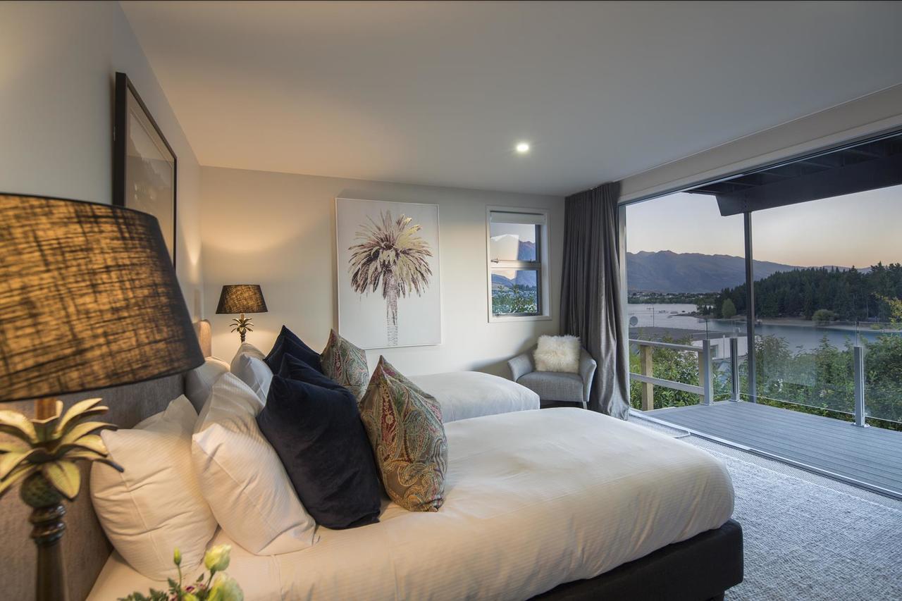 Lakefront Luxury By Amazing Accom Queenstown Bagian luar foto